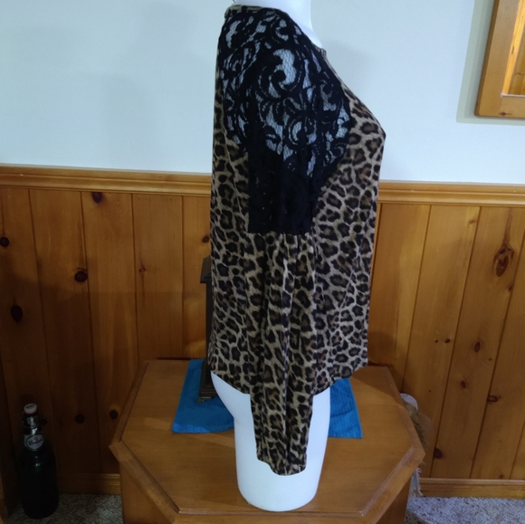 size M Michal Kors Womens Animal Print Round Neck Lace Pullover T-Shirt - Picture 6 of 16